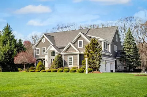 4 Nipmuc Ln, Southborough, MA 01772