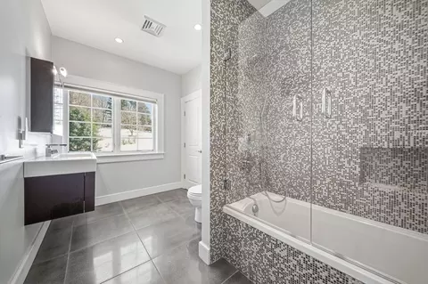 Bath - 68 Prospect Hill Rd, Harvard, MA 01451 photo 3 of 6