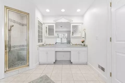 Bath - 20 Marshall Path, Acton, MA 01720 photo 1 of 4