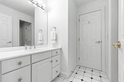 Bath - 20 Marshall Path, Acton, MA 01720 photo 3 of 4