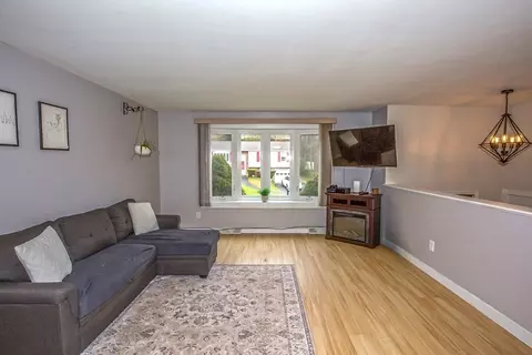 285 Ellendale Cir, Springfield, MA 01128 photo 7
