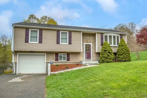 285 Ellendale Cir, Springfield, MA 01128 photo 4