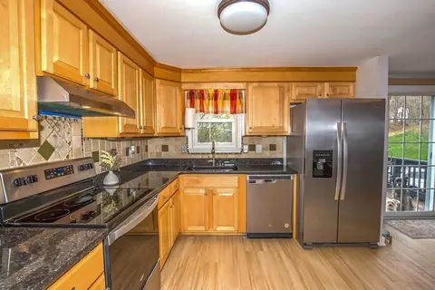 285 Ellendale Cir, Springfield, MA 01128 photo 12