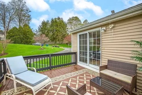 285 Ellendale Cir, Springfield, MA 01128 photo 26