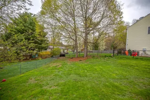 285 Ellendale Cir, Springfield, MA 01128 photo 28