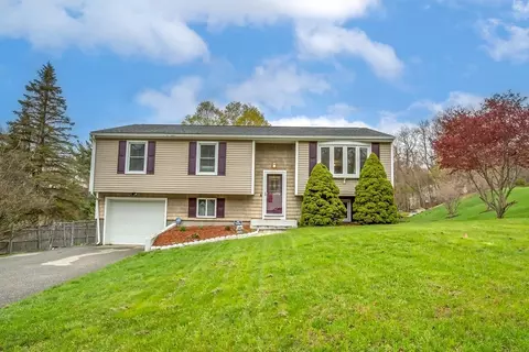 285 Ellendale Cir, Springfield, MA 01128