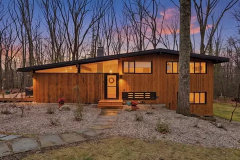 5 Gould Rd, Lexington, MA 02420