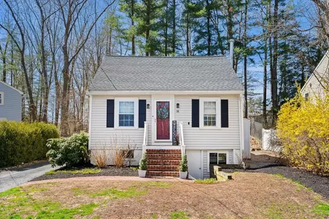 14 Lake Dr, Hamilton, MA 01982