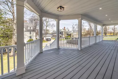 5 Cottage St, Nahant, MA 01908