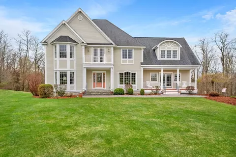 215 Lexington Rd, Dracut, MA 01826