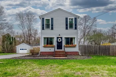 941 S Precinct St, Taunton, MA 02718