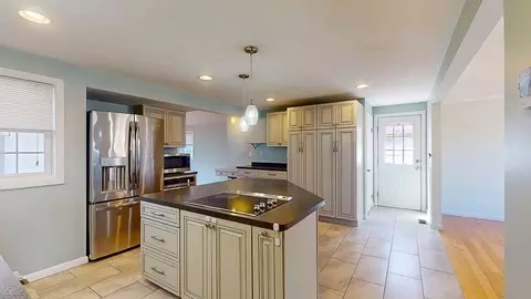 4 Alder St, Worcester, MA 01606 photo 6