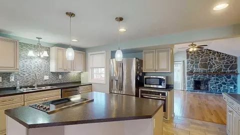 4 Alder St, Worcester, MA 01606 photo 4