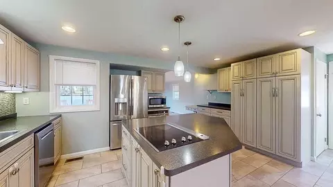 4 Alder St, Worcester, MA 01606 photo 5