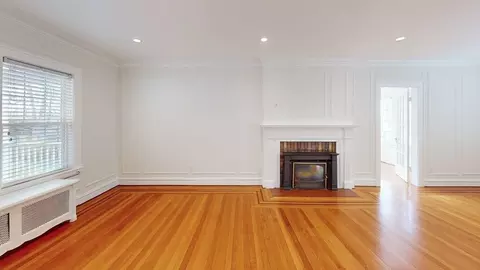 Living - 22 Longfellow Rd, Worcester, MA 01602 photo 3 of 5
