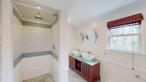 Bath - 22 Longfellow Rd, Worcester, MA 01602 photo 5 of 5
