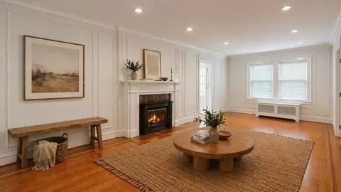 Living - 22 Longfellow Rd, Worcester, MA 01602 photo 1 of 5