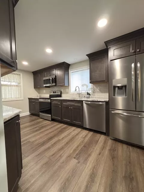 8 Alfred Pl, Woburn, MA 01801