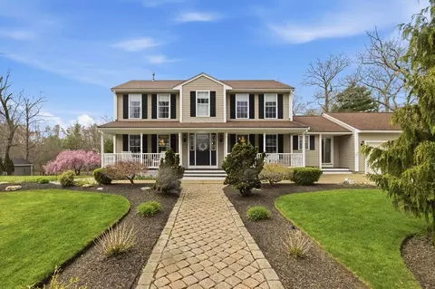 73 Regent Ct, Swansea, MA 02777