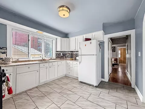 Kitchen - 14 Oak Ter, Everett, MA 02149 photo 5 of 6