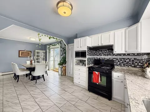 Kitchen - 14 Oak Ter, Everett, MA 02149 photo 4 of 6
