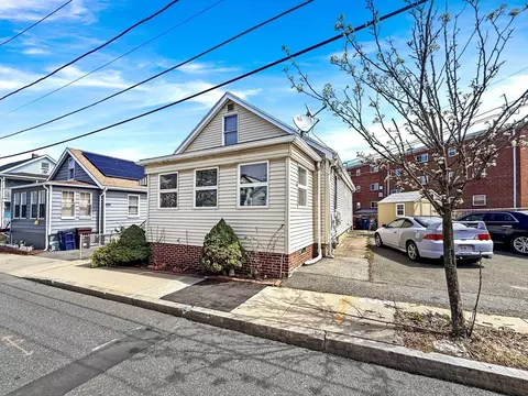 Exterior - 14 Oak Ter, Everett, MA 02149 photo 4 of 11