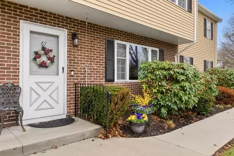 67 Cynthia Ln #67, Amesbury, MA 01913