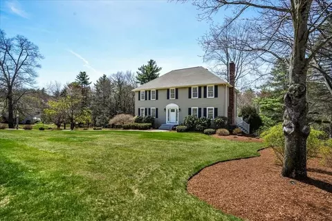 5 Nutfield Dr, Londonderry, NH 03053