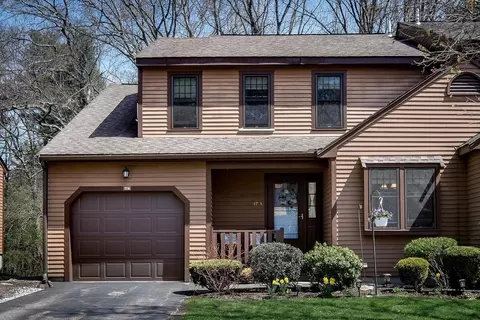 17 Hawthorne Vlg #A, Franklin, MA 02038