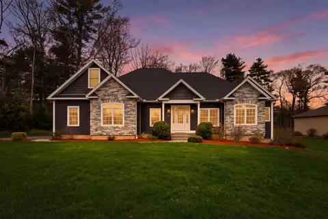 12 Pondview Dr, East Longmeadow, MA 01028