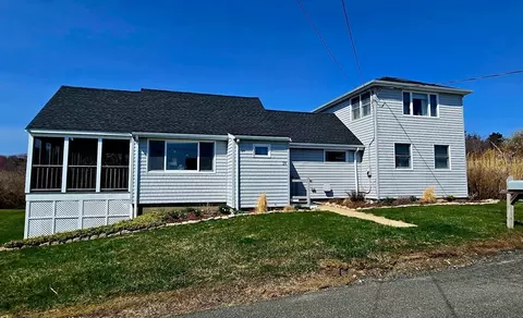 19 Dartmouth Rd, Ipswich, MA 01938