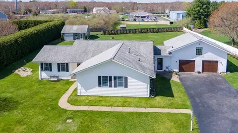 136 Old Fall River Rd, Swansea, MA 02777