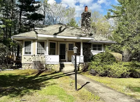 41 Pine Grove Ave, Sharon, MA 02067
