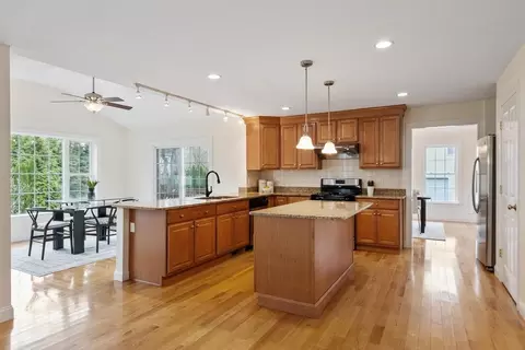 4 Henley Rd, Acton, MA 01720 photo 5