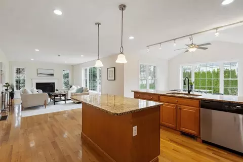 4 Henley Rd, Acton, MA 01720 photo 3