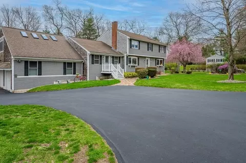 39 Dwelley Ave, Hanover, MA 02339