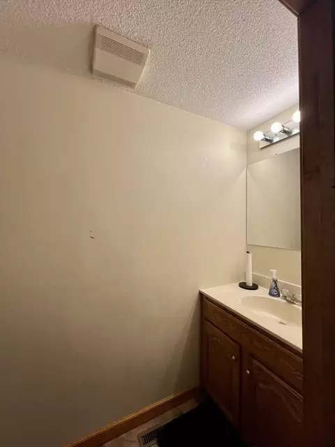 Bath - 46-48 Kent Rd, Springfield, MA 01129 photo 5 of 5