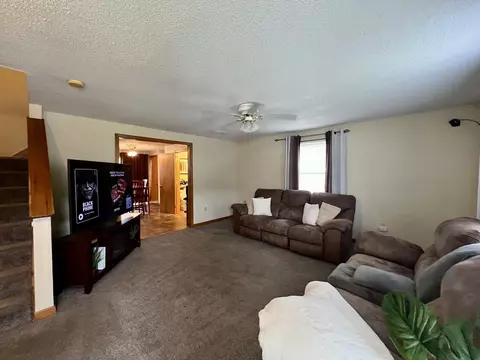 Living - 46-48 Kent Rd, Springfield, MA 01129 photo 4 of 4