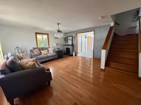 Living - 46-48 Kent Rd, Springfield, MA 01129 photo 2 of 4