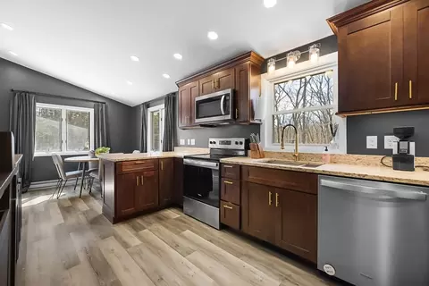503 Hilltop Rd, Lancaster, MA 01523 photo 9