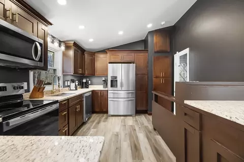 503 Hilltop Rd, Lancaster, MA 01523 photo 8