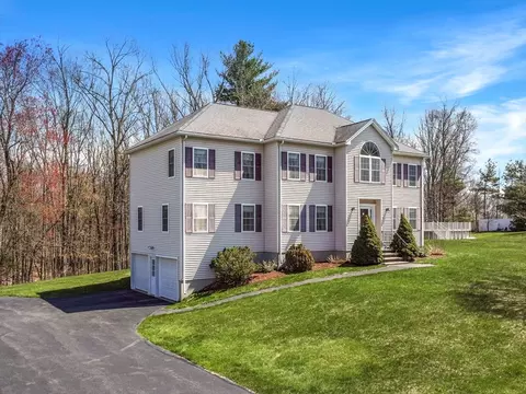 3 Hillview Dr, Methuen, MA 01844