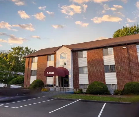 1400 Skyline Dr #3, Lowell, MA 01854