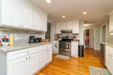Kitchen - 9 Sunset Ave, Holbrook, MA 02343 photo 2 of 5
