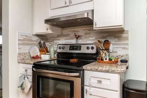 Kitchen - 9 Sunset Ave, Holbrook, MA 02343 photo 4 of 5