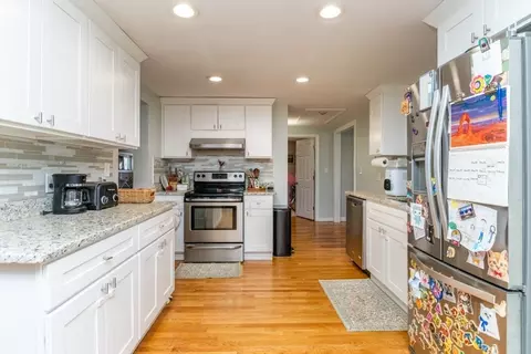 Kitchen - 9 Sunset Ave, Holbrook, MA 02343 photo 5 of 5