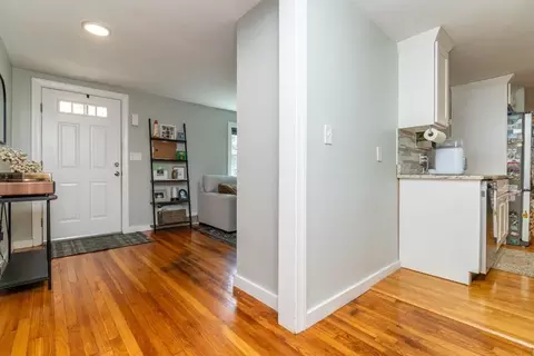 Entry Way - 9 Sunset Ave, Holbrook, MA 02343 photo 2 of 5