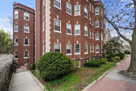 61 Garfield St #14, Cambridge, MA 02138