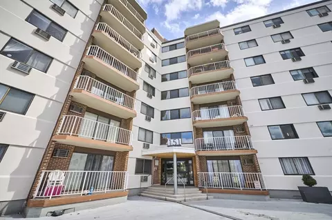 151 Coolidge Ave #404, Watertown, MA 02472