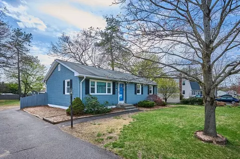 50 Phelps St, Easthampton, MA 01027